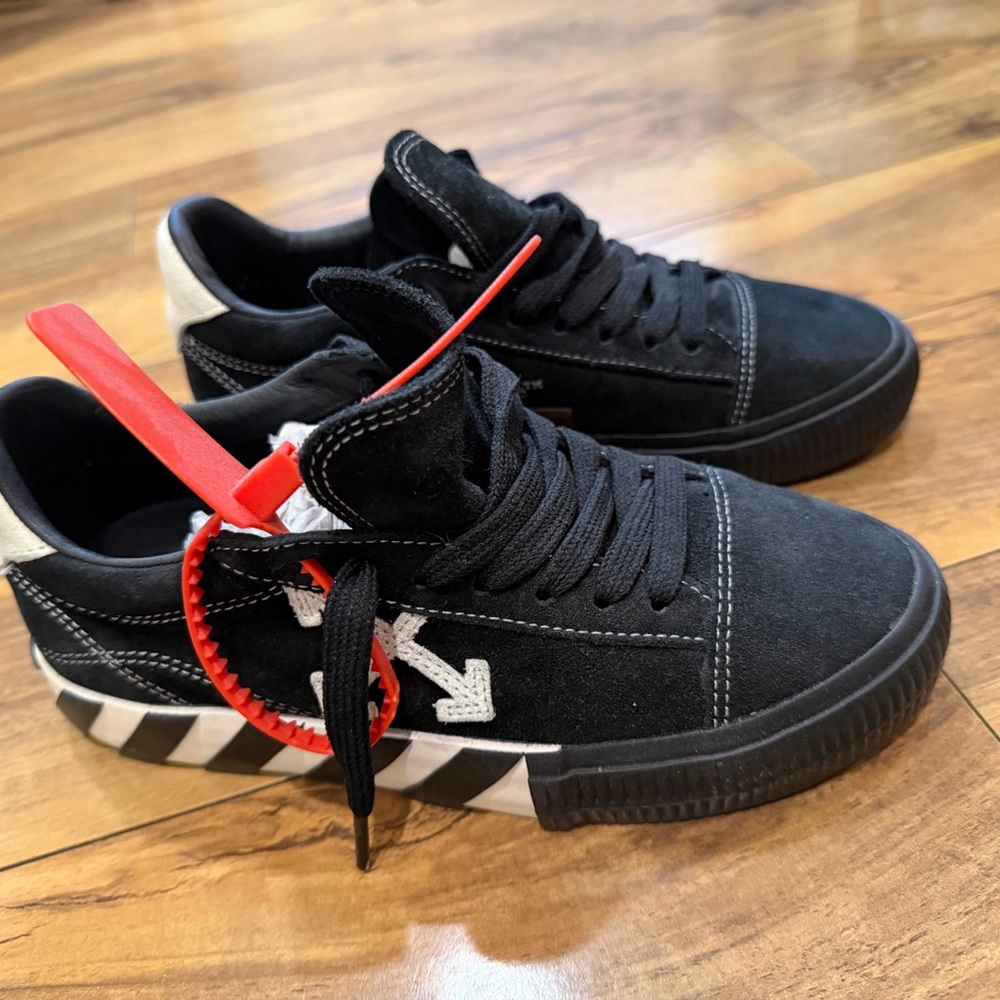 Off-White Black and White Sneakers with Red Tag